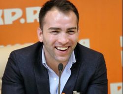 фото - Гаджиев: За бой в Санкт-Петербурге готовы заплатить Макгрегору два миллиона долларов 