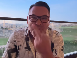 фото - Порносайт предлагает Де Ла Хойе и его подруге 500 тысяч USD