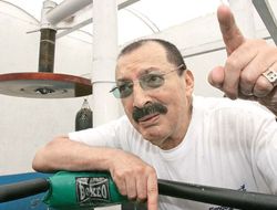 фото - Беристайн уверен: Рейес продолжит чёрную полосу Чавеса-младшего