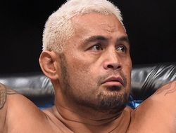 фото - UFC 221: Марк Хант против Кёртиса Блейдса в андеркарде Уиттакер–Рокхолд