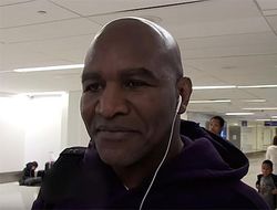 фото - Холифилд назвал лучшего супертяжа наших дней — это не Джошуа