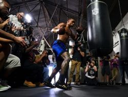 фото - У Спенса спросили о схватке с Канело. Американец ответил скромно