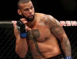 фото - Бой Гловера Тейшейры и Тьяго Сантоса возглавит шоу UFC в сентябре — СМИ