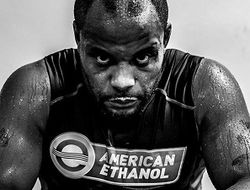 фото - Кормье: Все признаки говорят о том, что Джонс химичит