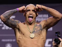 фото - Чарльз Оливейра: «Я лучше Махачева и в стойке, и в партере»