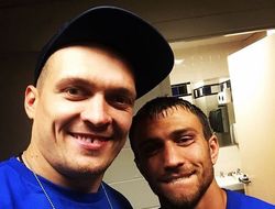 фото - «Эмоции настоящего друга». Как Ломаченко поддерживал Усика в бою с Джошуа — видео