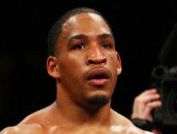 фото - (Результаты) Карлос Молина упустил победу в бою с Джеймсом Кирклэндом