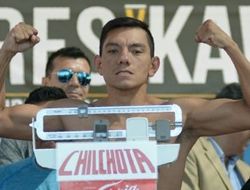 фото - Кристиан Михарес не без труда справился с небитым японцем Кавашимой: видео