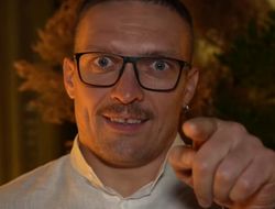 фото - Усик переживает, что Фьюри задумал напугать его «голой жопой»