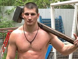 фото - Алексею Папину привезут битого «Бородой» румына