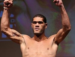 фото - UFC 190: «Бигфут» Силва забил Соа Палелея