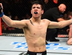 фото - UFC 277. Брэндон Морено побил Кара-Франса, теперь он временный чемпион