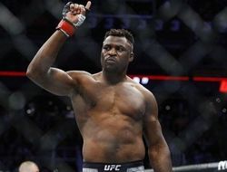 фото - UFC 249. Фрэнсис Энганну уничтожил Розенструйка