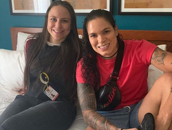 фото - Цзю и Хэттон однажды в Австралии, Нуньеш с беременной половинкой, Адесанья в матрице — соцсети 