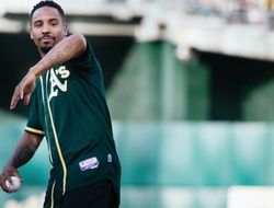 фото - Уорд потирает руки: В бою Конора и Флойда можем увидеть отличный нокаут