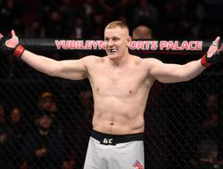 фото - Сергей Павлович уничтожил Деррика Льюиса на UFC 277