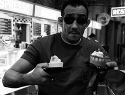 фото - Фьюри принял в команду известного катмена, Макгрегор с китами и акулами, Фергюсон с тирамису — соцсети 