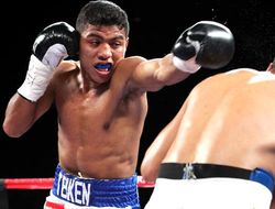 фото - Роман Гонсалес зрелищно забил Сосу, дебютировав на НВО