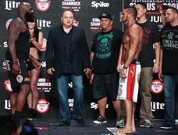 фото - Видео взвешивания Bellator 138: Шэмрок–Слайс, Фрейре–Вайхель, Страус, Чендлер