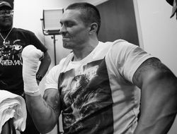 фото - Усик поедет на Ближний Восток добиваться боя с чемпионом WBO