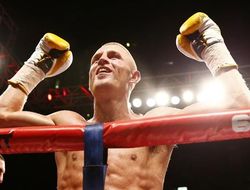 фото - План Уоррена: Ломаченко против Флэнегана, лето, Олд-Траффорд