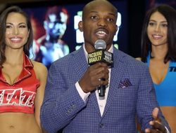 фото - Мэйуэзер: Если Брэдли будет таким, как с Риосом, у Пакьяо нет шансов 