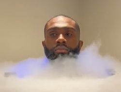 фото - Нокаутёр Эннис замесил хуками живой «танк» в ринге: видео тренировки