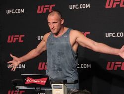 фото - UFC в Москве: Алексей Олейник быстро победил Марка Ханта