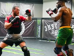 фото - Двалишвили назвал сумму, которую подарит Стерлингу на свадьбу