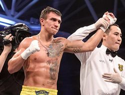 фото - Ломаченко травмировался, но избил Пирийяпиньо