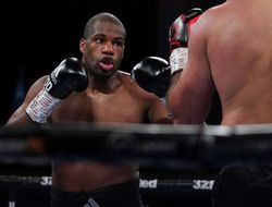 фото - Дэниел Дюбуа жёстко вырубил Богдана Дину: видео нокаута