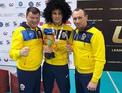 фото - Жёсткий нокаут от Ромеро, очередной триумф Хижняка, Адонис Стивенсон с семьёй — соцсети