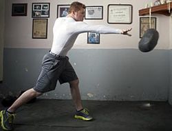 фото - Сауль Альварес приступает к спаррингам с бойцами, копирующими стиль Ангуло