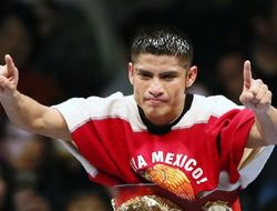 фото - Архумедо впервые отстоял титул, перебоксировав Мендосу