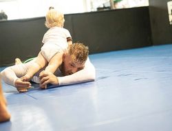 фото - Вести из соцсетей: Энтони Джошуа повесился, Конор Макгрегор проиграл без шансов