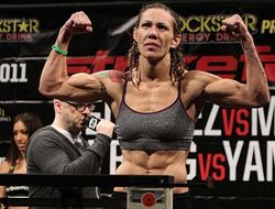 фото - Анонсирован дебют Кристианы «Киборг» Жустино в UFC