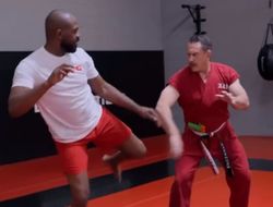 фото - Смотрите, кто вернулся! Легендарный Джонс возобновил карьеру, сделал заявление