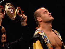 фото - Узелков: «Шуменову просто доверили передать мне пояс»