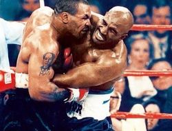 фото - Это гениально. Тайсон продаёт «откушенные ушки» Холифилда: фото