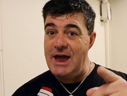 фото - Отец Камбососа также недоволен работой рефери в бою с Хэйни