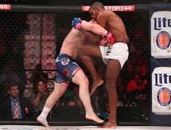 фото - Bellator 144: Карвалью взял титул в среднем весе, нокаутировав Хэлси