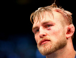 фото - Александр Густафссон не принял вызов Смита, он вообще выбыл из UFC 227