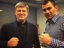 фото - Рябинский советует Чахкиеву повесить перчатки на гвоздь