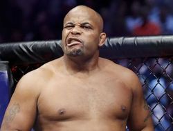 фото - Самый сложный соперник для Нганну — кто он? Мнение Риззу