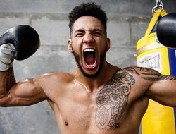 фото - Тони Йока забил британского «Носорога» Дэвида Аллена до отмашки рефери