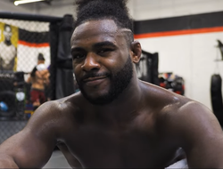 фото - Экс-чемпион назвал желаемого соперника и раскритиковал россиянина: «ХЗ, что ему надо»