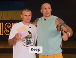 Александр Усик вручил $100 тысяч Александру Хижняку: видео