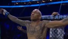 Оливейра не оставил шансов Холлоуэю в реванше