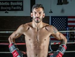 фото - Позвони мне, позвони: Линарес дразнит Ломаченко — фото 