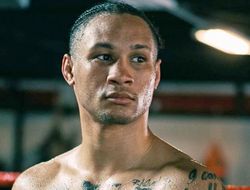 фото - Редкач странно проиграл Прогрейсу: «смурфа» унесли на носилках — видео